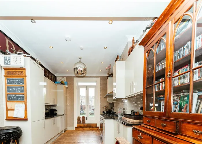 Ultrachic Georgian Townhouse In Central London